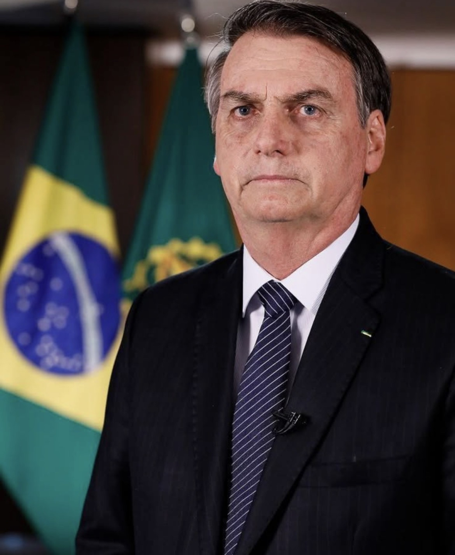 Bolsonaro tem melhora clínica, mas segue sem previsão de alta da UTI, diz boletim médico