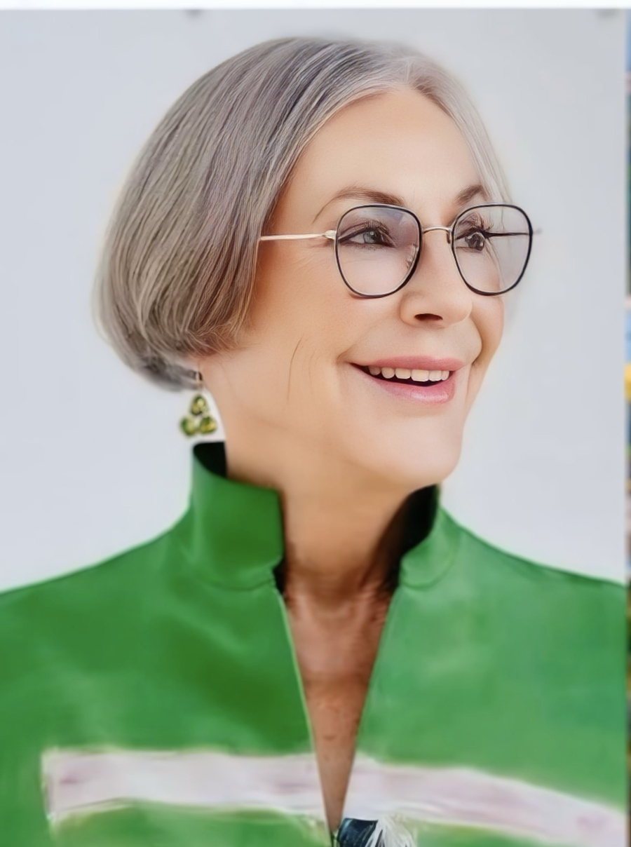 Mulher mais rica do mundo Seguir ... inaugura faculdade de medicina gratuita para alunos de baixa renda